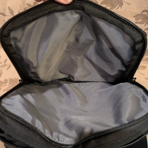 Eddie Bauer Crossbody Connect Tech Travel Day Bag, Gently Used! EUC - Picture 9 of 12